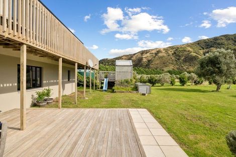 Photo of property in 1276 Coast Road, Wainuiomata Coast, Lower Hutt, 5373