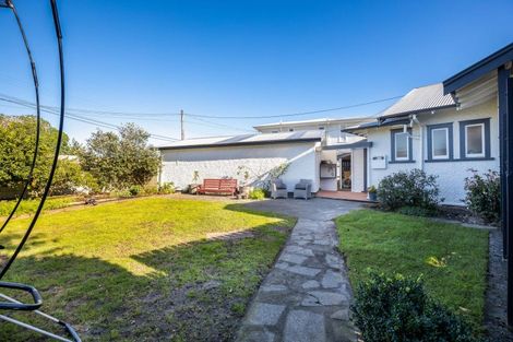 Photo of property in 22 Ridge Lane, New Plymouth, 4310