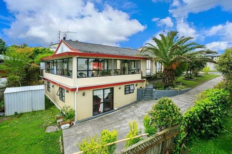 Photo of property in 80 Totaravale Drive, Totara Vale, Auckland, 0629