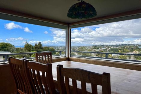 Photo of property in 166 Carlisle Road, Northcross, Auckland, 0632