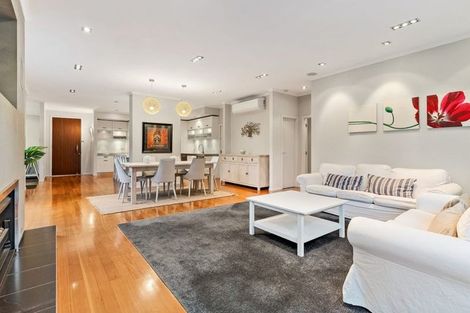 Photo of property in 145 Shakespeare Road, Milford, Auckland, 0620