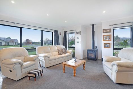 Photo of property in 20 Carrington Drive, Carterton, 5713