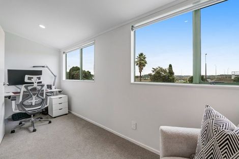 Photo of property in 28 Barbados Drive, Unsworth Heights, Auckland, 0632