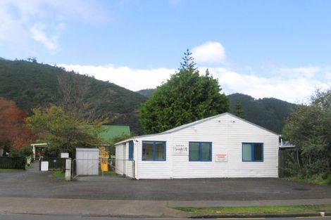 Photo of property in 3-9 Seddon Street, Waikanae, 5036