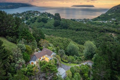 Photo of property in 104 Airlie Road, Plimmerton, Porirua, 5026