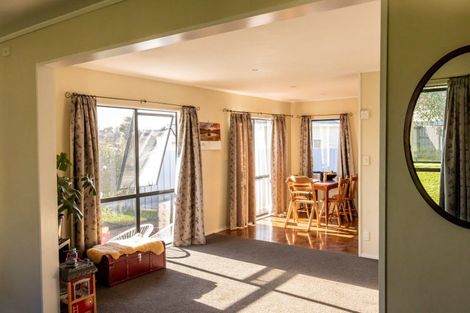Photo of property in 28 Peppertree Glade, Kelvin Grove, Palmerston North, 4414