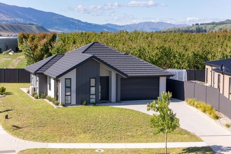 Photo of property in 21 Guano Crescent, Cromwell, 9310