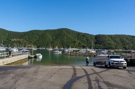 Photo of property in 16 Arthur Crescent, Waikawa, Picton, 7220