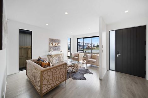 Photo of property in 13 Korowhiti Road, Clarks Beach, 2122