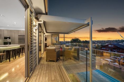 Photo of property in 15 Beechwood Road, Rothesay Bay, Auckland, 0630