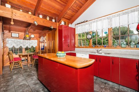 Photo of property in 289 Motutara Road, Muriwai, Waimauku, 0881