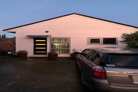 Photo of property in 12 Mckinley Road, Sunnyvale, Auckland, 0612