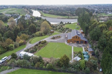 Photo of property in 60 Waicola Drive, Fitzherbert, Palmerston North, 4471