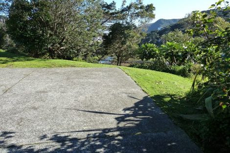 Photo of property in 13 Beach Valley Road, Piha, 0772