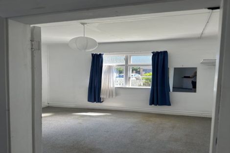 Photo of property in 75 Apu Crescent, Lyall Bay, Wellington, 6022