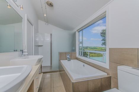 Photo of property in 24 Poplar Road, Stanmore Bay, Whangaparaoa, 0932