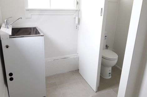 Photo of property in 19 Chivalry Road, Glenfield, Auckland, 0629