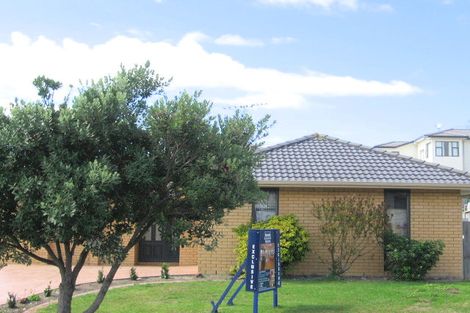 Photo of property in 19 Crimson Park, Oteha, Auckland, 0632