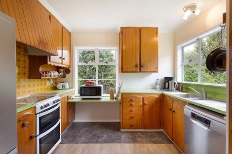 Photo of property in 37 Hampton Hill Road, Tawa, Wellington, 5028