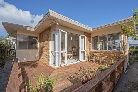 Photo of property in 2/9 Alma Road, Milford, Auckland, 0620