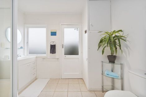 Photo of property in 51 Spence Road, Henderson, Auckland, 0612