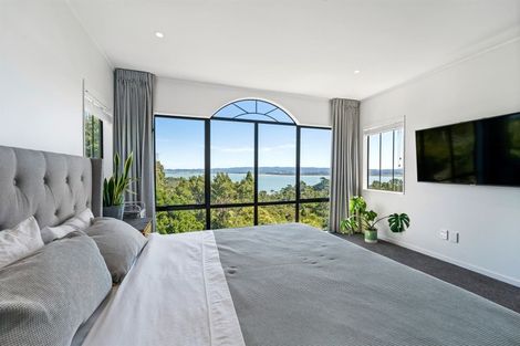 Photo of property in 2/60 Rangatira Road, Beach Haven, Auckland, 0626