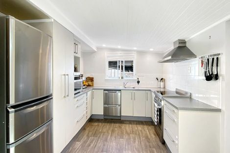 Photo of property in 74 Ferry Parade, Herald Island, Auckland, 0618