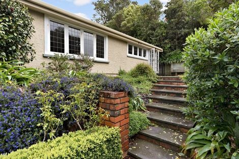 Photo of property in 10 Hillview Crescent, Paparangi, Wellington, 6037
