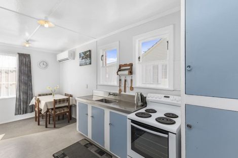 Photo of property in 127 Waddington Drive, Naenae, Lower Hutt, 5011