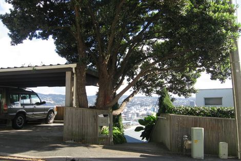 Photo of property in 36 The Crescent, Roseneath, Wellington, 6011