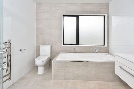 Photo of property in 22 Boocock Crescent, Orewa, 0931