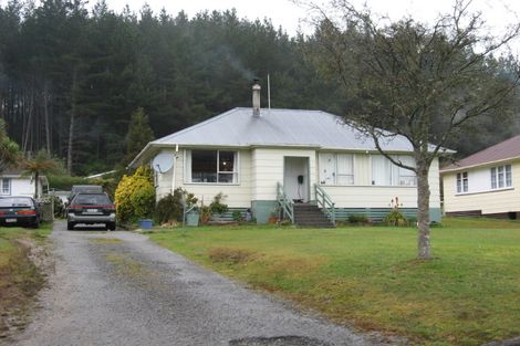 Photo of property in 16 Mawhera Street, Dobson, Greymouth, 7805
