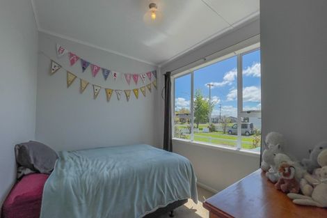 Photo of property in 50 Pipiroa Road, Ngatea, 3503