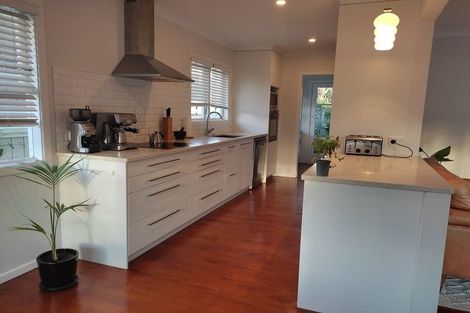 Photo of property in 28 Ocean View Road, Northcote, Auckland, 0627