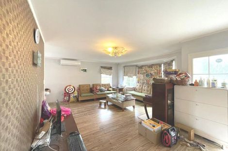 Photo of property in 17 Hillwell Drive, Henderson, Auckland, 0612