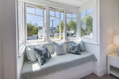 Photo of property in 37 Kiwi Road, Stanley Point, Auckland, 0624