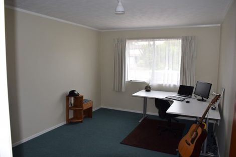 Photo of property in 68 Kohekohe Street, New Lynn, Auckland, 0600