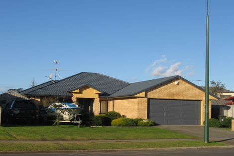 Photo of property in 90 Redcastle Drive, East Tamaki, Auckland, 2013