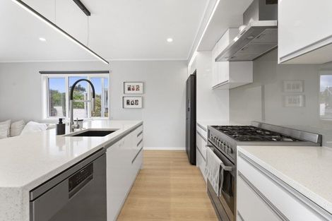 Photo of property in 21 Albert Hall Drive, Red Beach, 0932