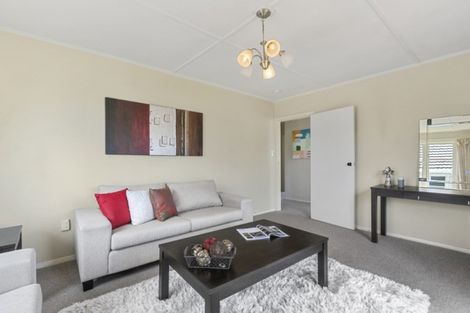 Photo of property in 196 Waddington Drive, Naenae, Lower Hutt, 5011