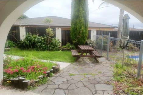 Photo of property in 14 Tatyana Place, Massey, Auckland, 0614