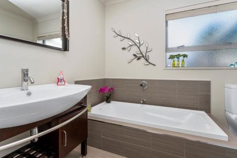 Photo of property in 195 Centaurus Road, Saint Martins, Christchurch, 8022