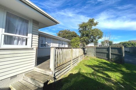 Photo of property in 35 Tarata Crescent, Mangere Bridge, Auckland, 2022
