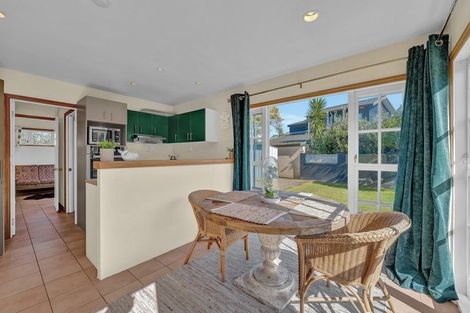 Photo of property in 66 Yeovil Road, Te Atatu Peninsula, Auckland, 0610