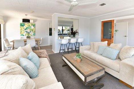 Photo of property in 3b Royalty Rise, Red Beach, 0932