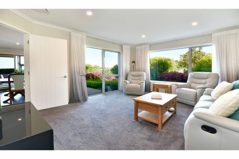 Photo of property in 69 Hillcrest Road, Hatfields Beach, Orewa, 0931