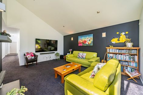 Photo of property in 8a Whitehouse Road, Titahi Bay, Porirua, 5022
