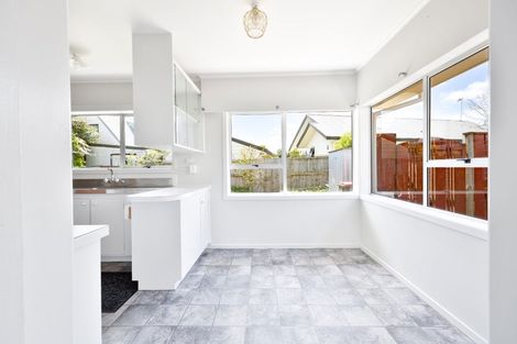 Photo of property in 6b Sandleigh Road, Hamilton Lake, Hamilton, 3204