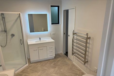 Photo of property in 67a Birkdale Road, Birkdale, Auckland, 0626