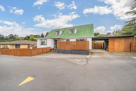 Photo of property in 1 Garth Lane, Maoribank, Upper Hutt, 5018